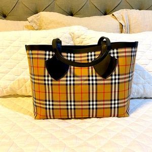 🚫SOLD🚫 Burberry Giant Vintage Reversible Tote